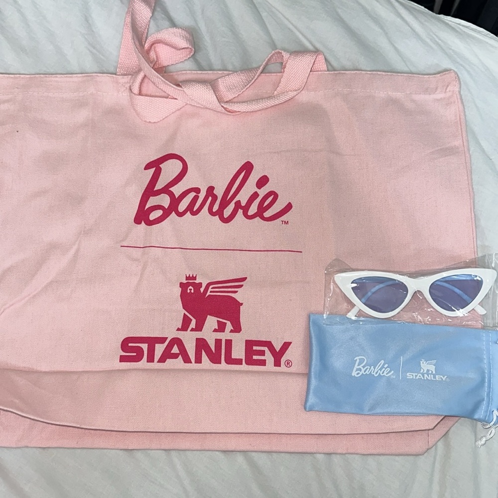 Stanley x Barbie tote bundle - Picture 2 of 4